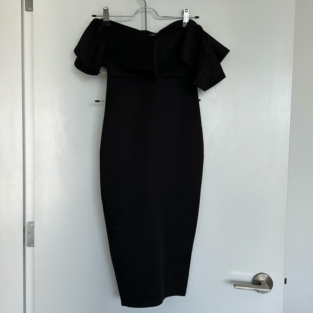 Boohoo petite Off the Shoulder Dress in Black